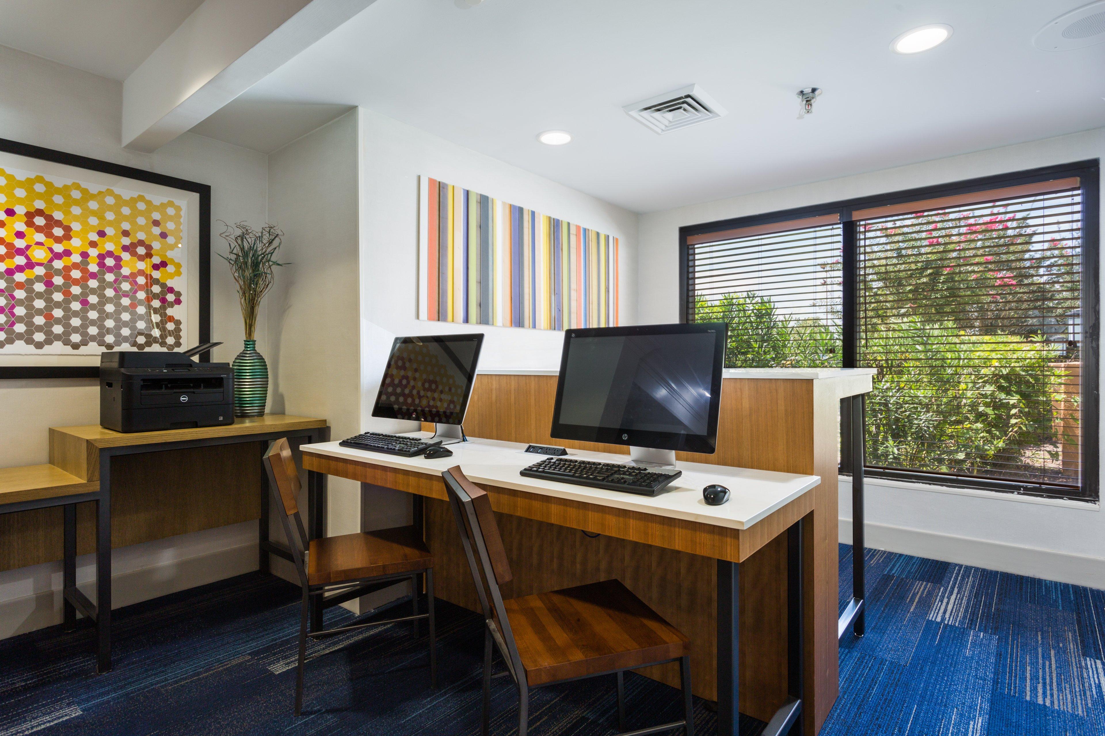 Holiday Inn Express & Suites Wilmington-University Center By Ihg Exterior foto