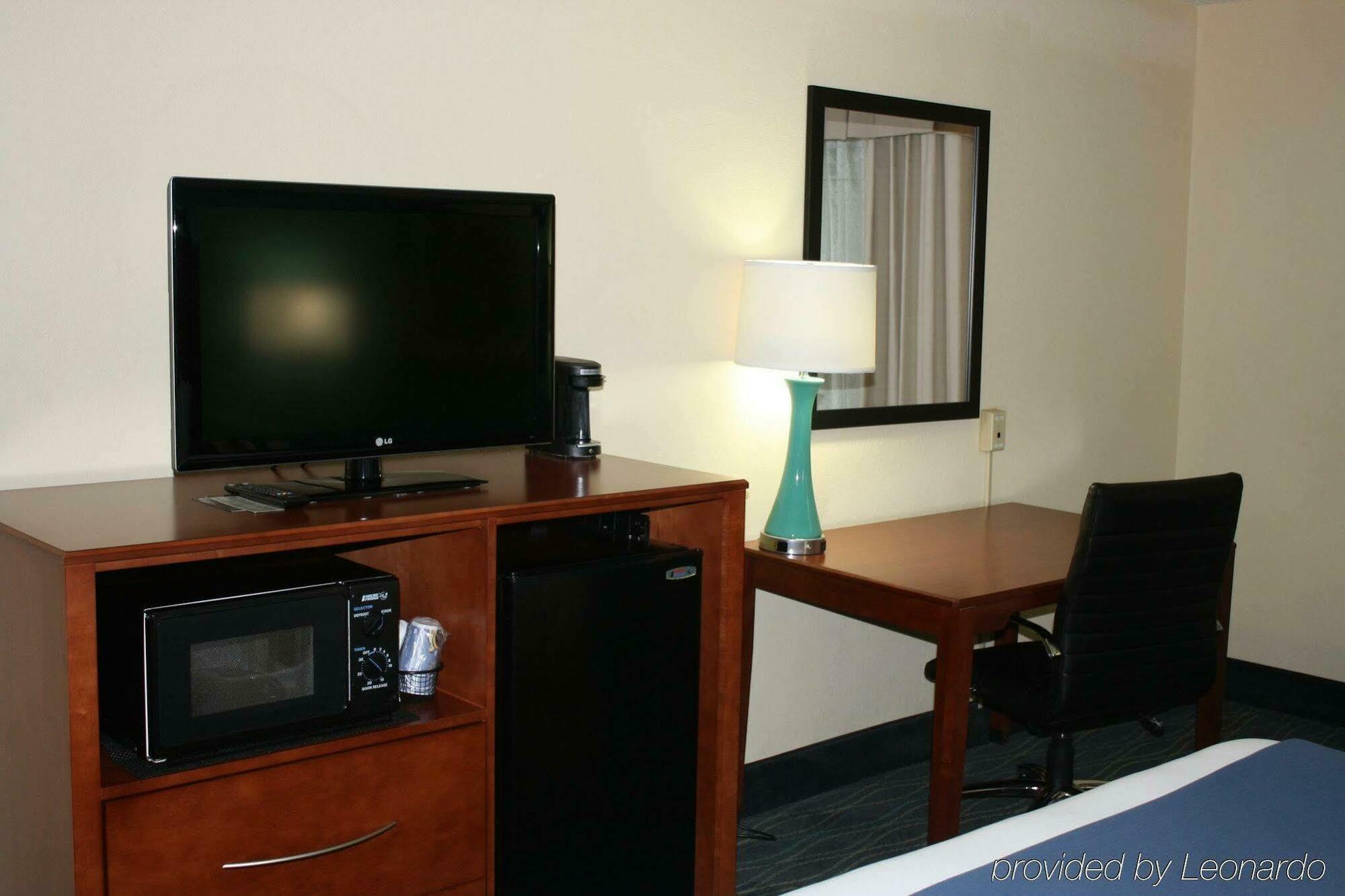 Holiday Inn Express & Suites Wilmington-University Center By Ihg Exterior foto