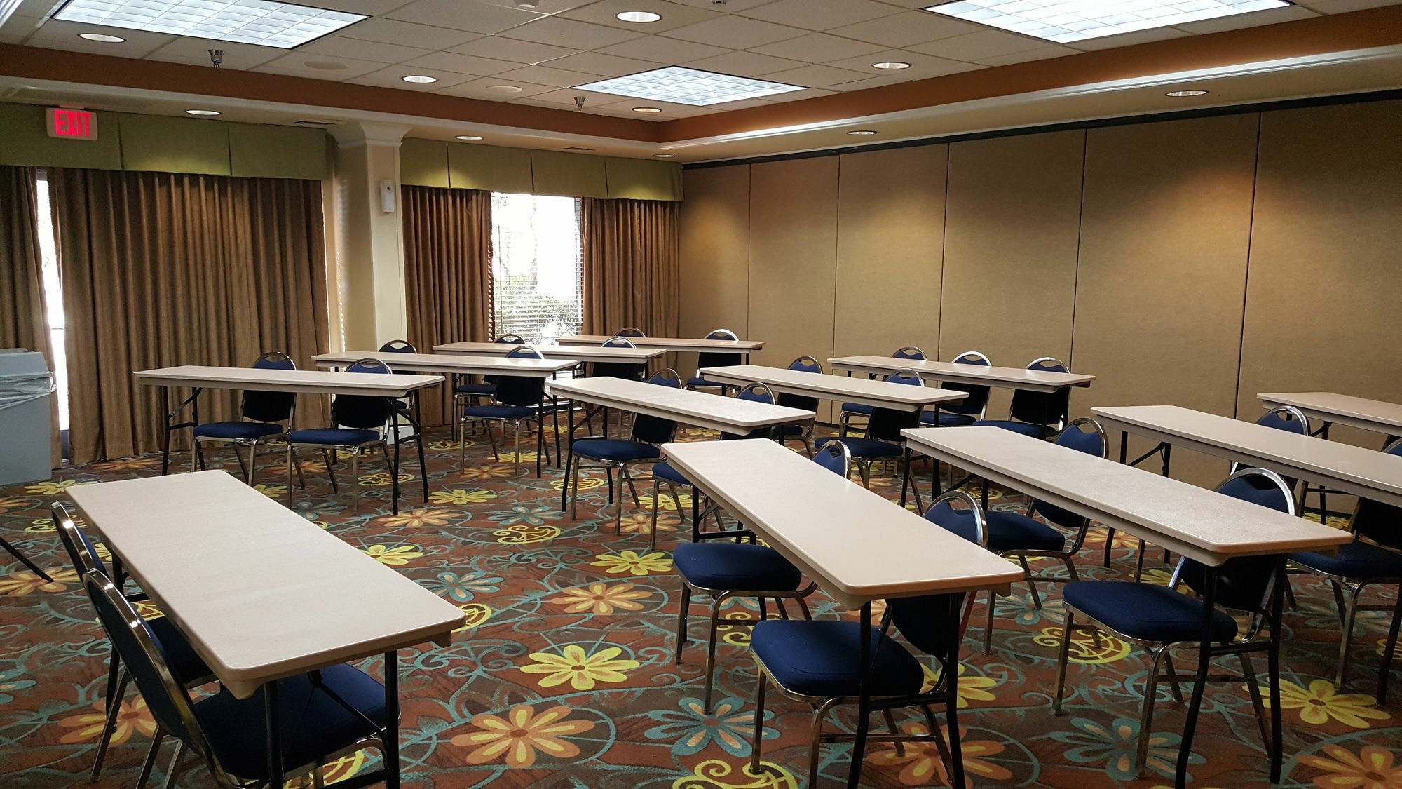 Holiday Inn Express & Suites Wilmington-University Center By Ihg Exterior foto